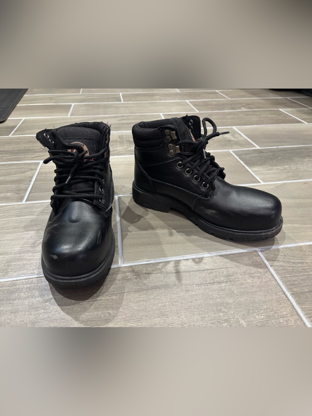 Brahma steel toed boots - in good condition - Men’s size 6.5W